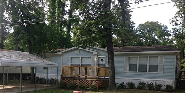 Building Photo - 16658 Meadowcroft St