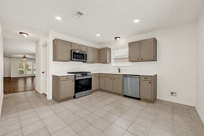 Building Photo - 4826 Gypsy Forest Dr