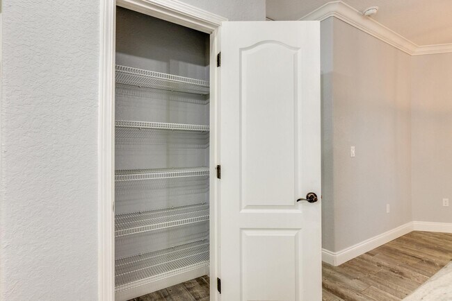 Building Photo - 1148 Sioux Cir