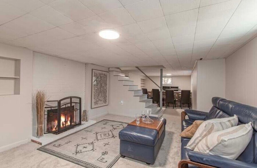 Building Photo - 215 Blue Hill Dr