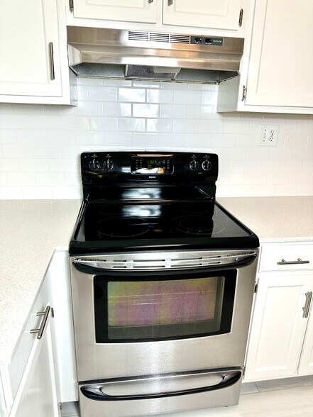 Building Photo - 124 S Sherrin Ave