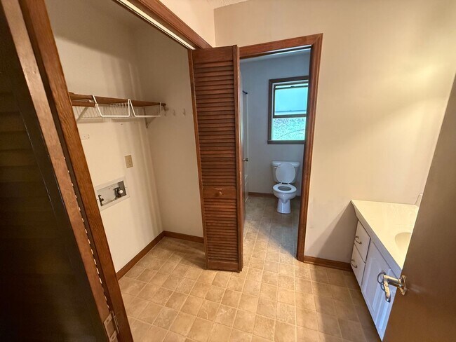 Building Photo - Big on Space. Big on Convenience. Big on Comfort.