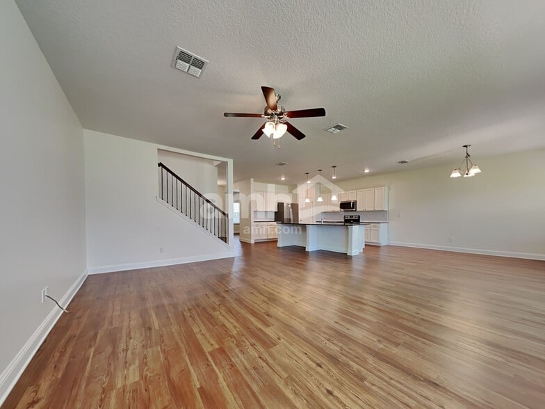 Building Photo - 3312 Roundabout Dr