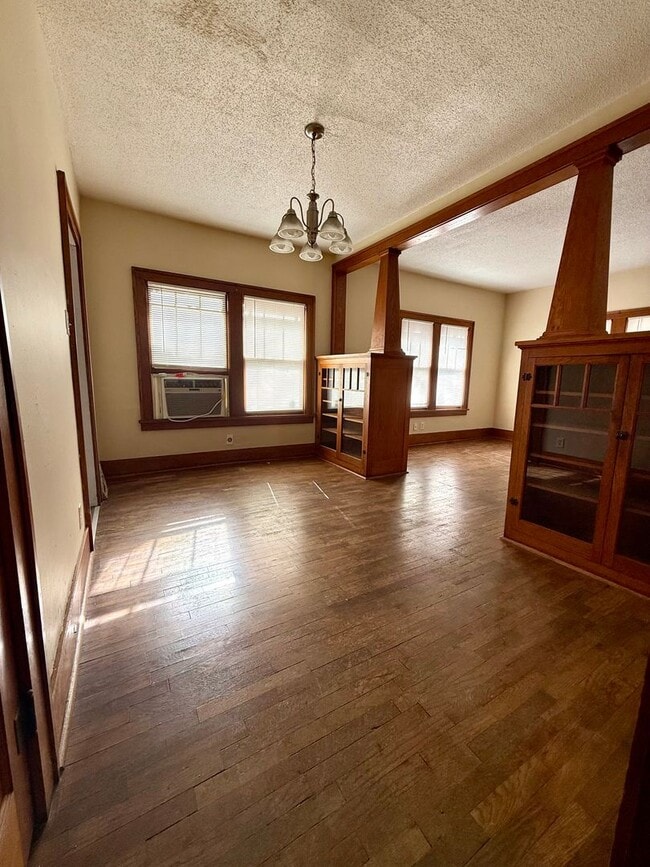 Building Photo - SW 3 Bedroom 1 Bath