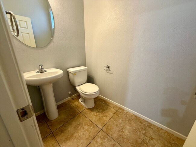 Building Photo - Gorgeous 3 bedroom 1 car garage home in SW ready for immediate move-in!!