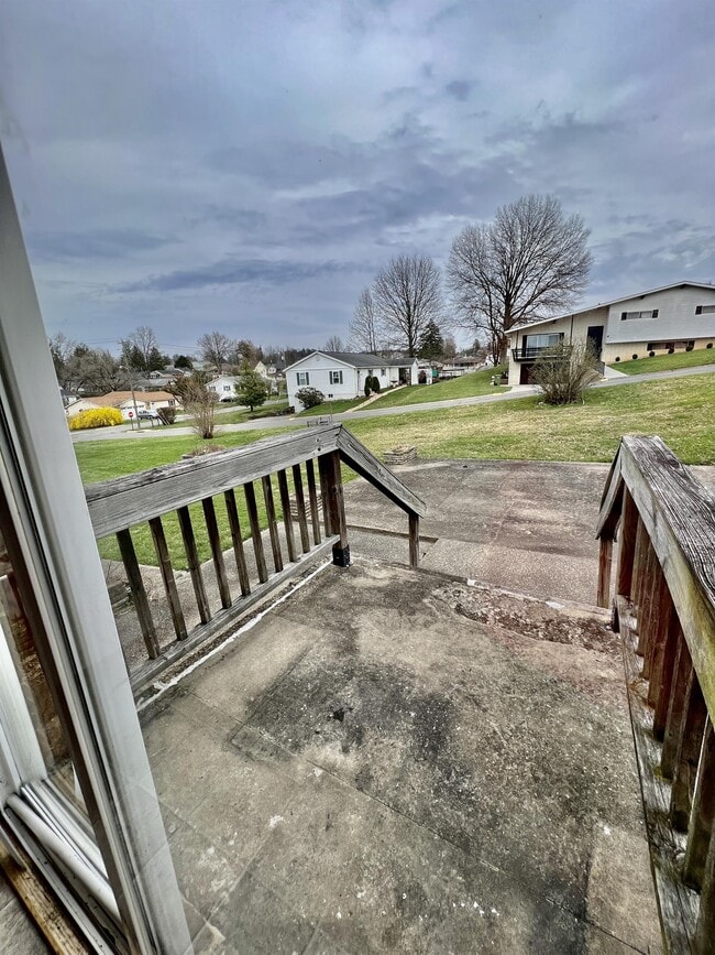 Building Photo - 516 Kensington Ave