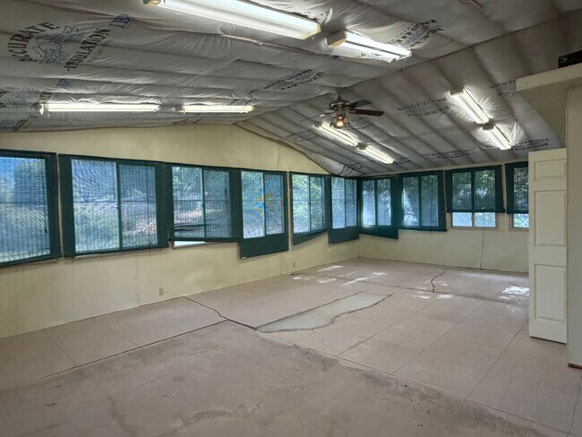 Building Photo - 2636 Hickory Dr