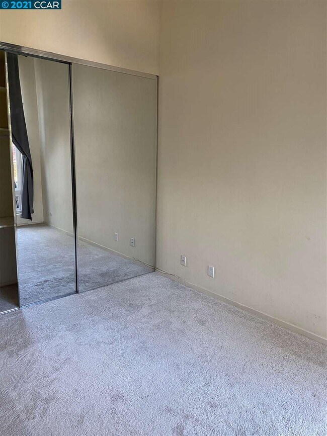 Building Photo - 440 N Civic Dr