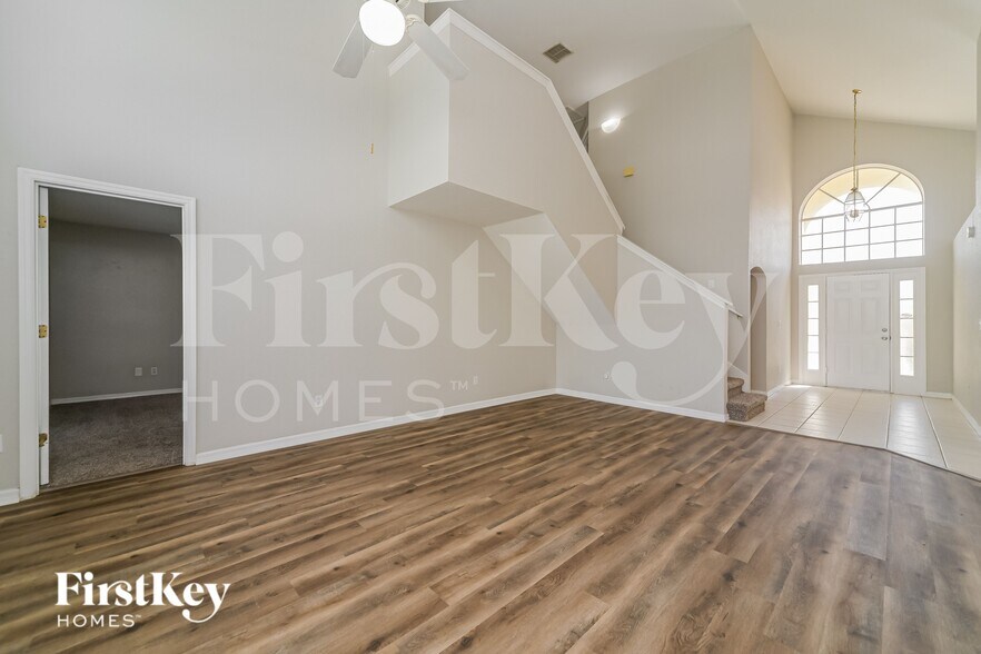 Building Photo - 301 Balmoral Ct