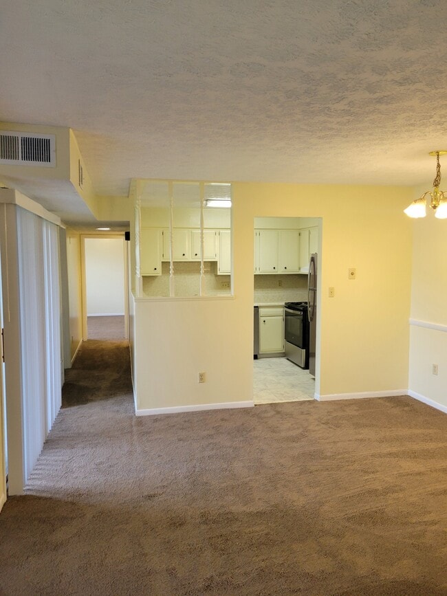 Building Photo - 515 Powell Ln