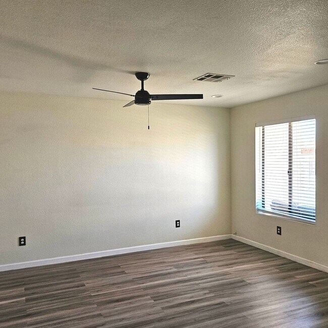 Building Photo - Amazing 2 bedroom - 2 bath for Rent