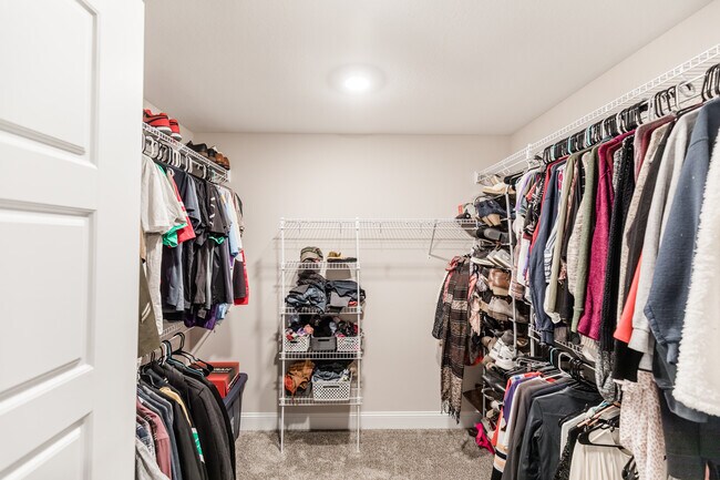 Building Photo - 1106 Eagle's View Dr