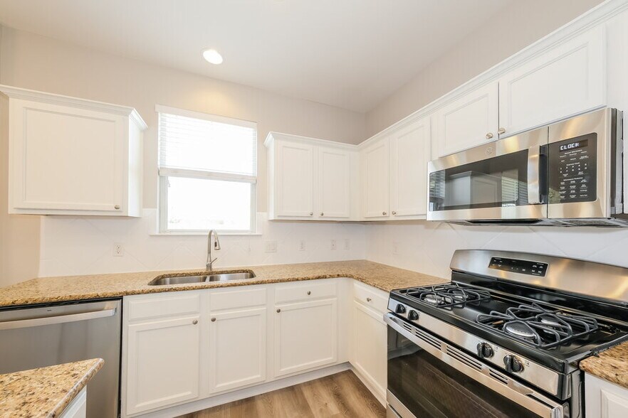 Building Photo - 603 Irvin Dr