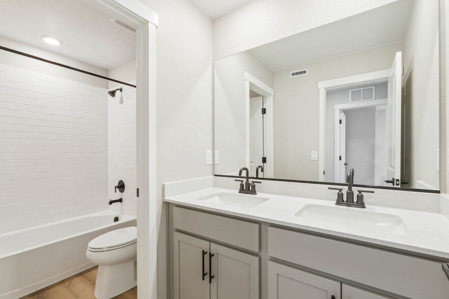 Building Photo - 9481 Yampa St