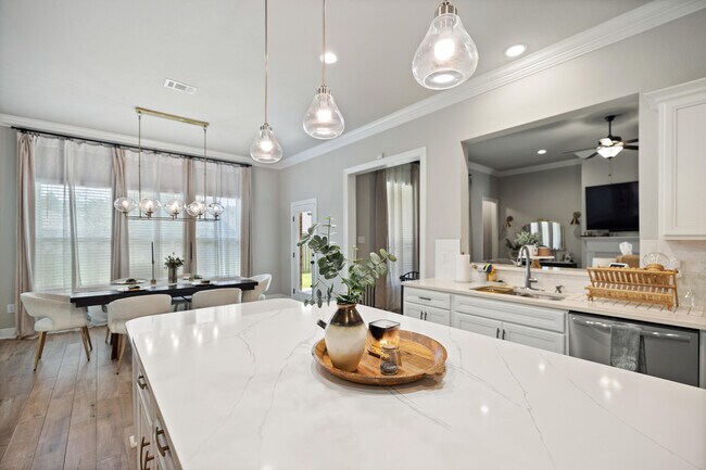 Building Photo - 212 Blaze Blvd