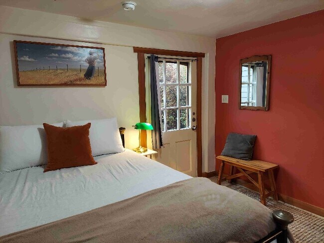 Building Photo - 8 Woodford St