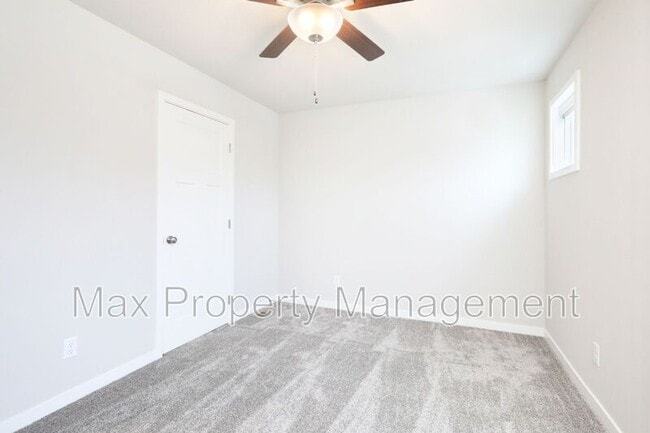 Building Photo - 211 NE Whitetail Dr