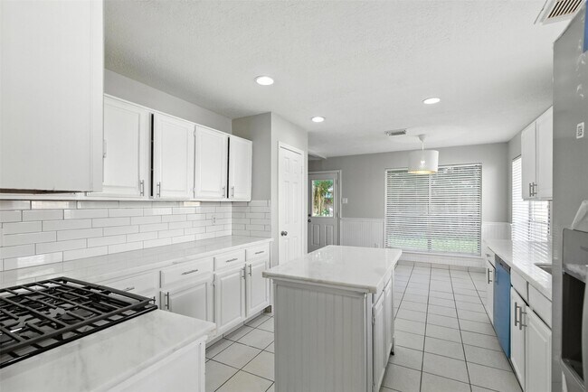 Building Photo - 5307 Oak Falls Dr