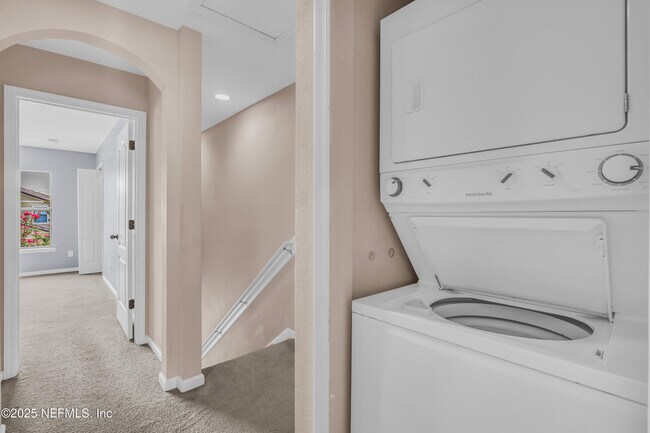 Building Photo - 422 Cabernet Pl