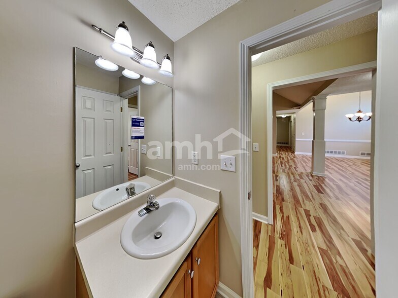 Building Photo - 179 Norton Dr