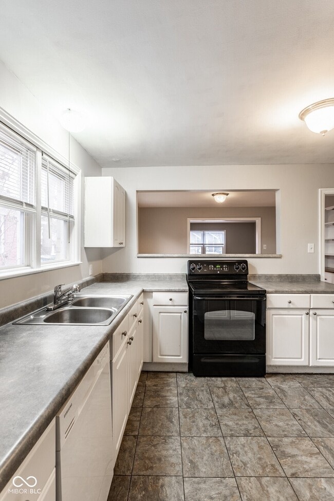 Building Photo - 6147 Broadway St