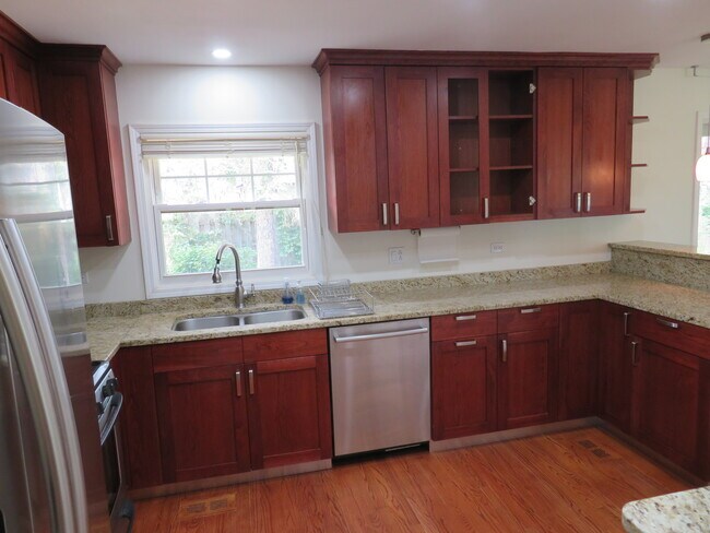 Building Photo - 932 Brantwood Ave