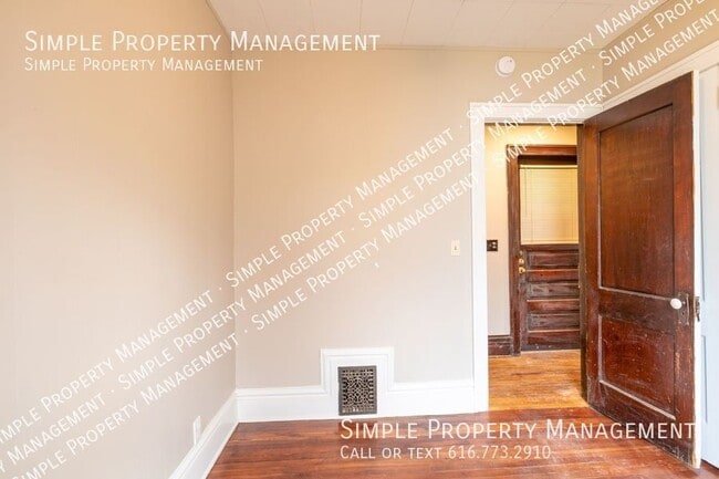 Building Photo - 610 Michigan St NE