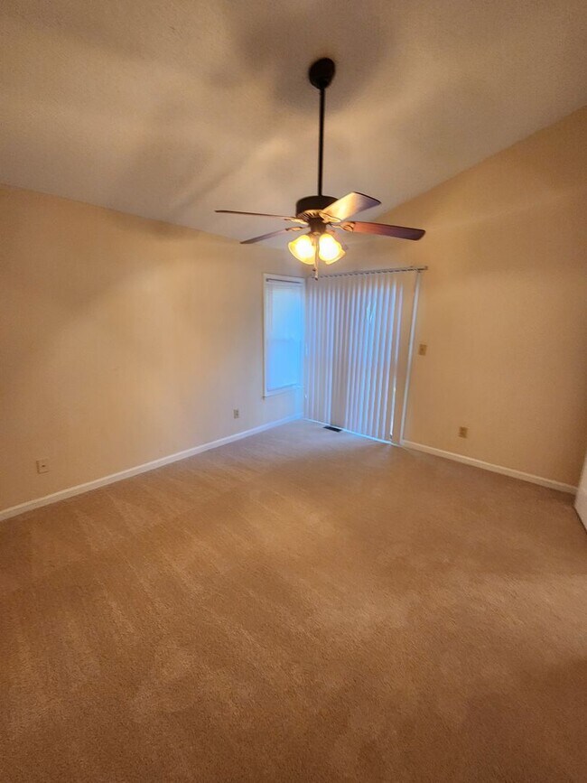 Building Photo - Durham / 2BR Woodcroft Condo AVAIL