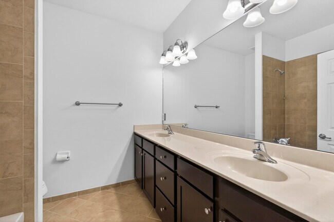 Building Photo - 10384 Wellington Parc Dr