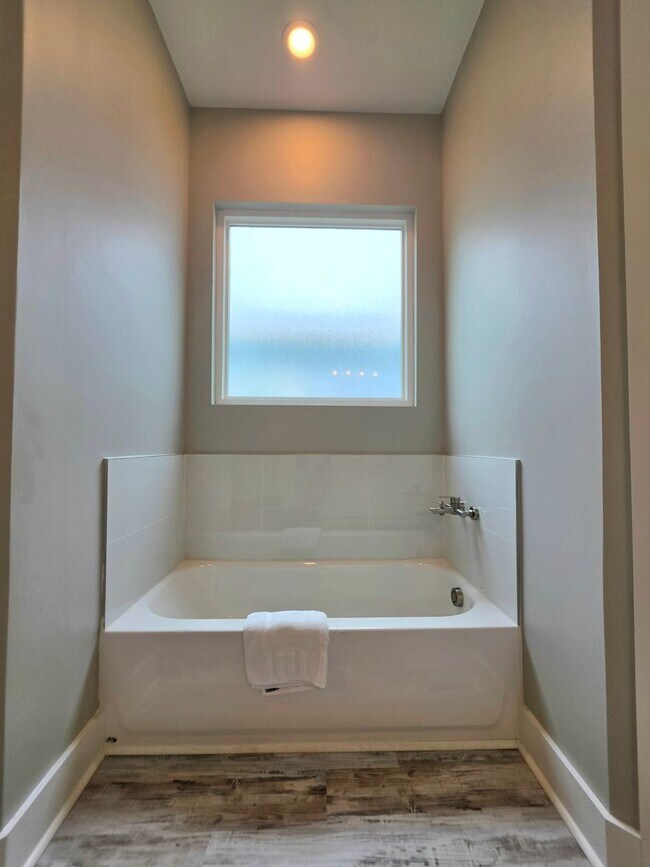 Building Photo - 8088 Carmel Cir