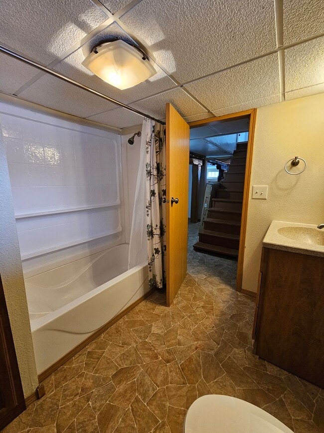 Building Photo - 4 BED | 2.5 BATH | SPACIOUS HOME | WEST