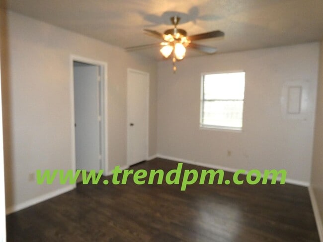 Building Photo - 412 Asbury Dr