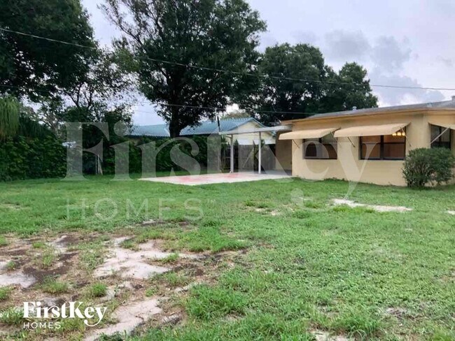 Building Photo - 1302 Crest Dr
