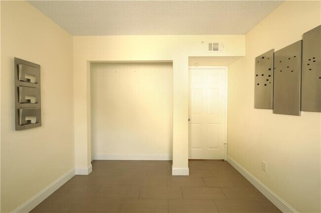 Building Photo - 2640 S University Dr
