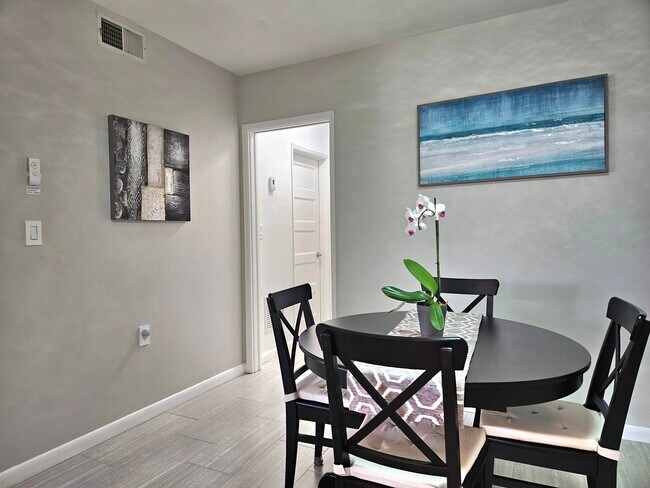 Building Photo - 3204 SE 11th St