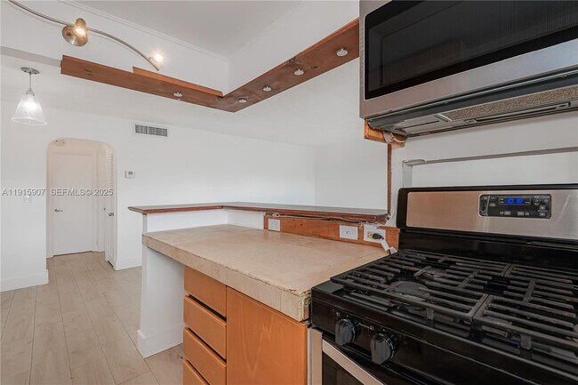 Building Photo - 631 Jefferson Ave