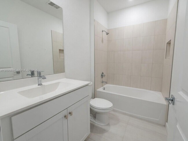 Building Photo - 217 SW 170th Ave