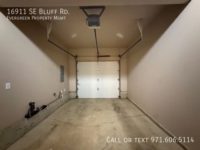 Building Photo - 16911 SE Bluff Rd
