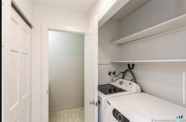 Building Photo - 71A Imlay St