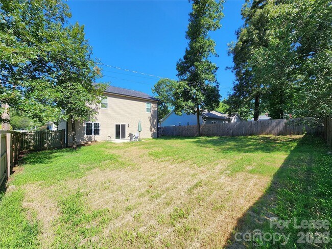 Building Photo - 2520 Ashe Ave