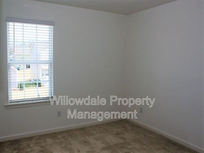 Building Photo - 125 Willow Grove Ln