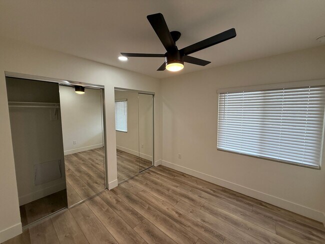 Building Photo - 5127 E Falls View Dr
