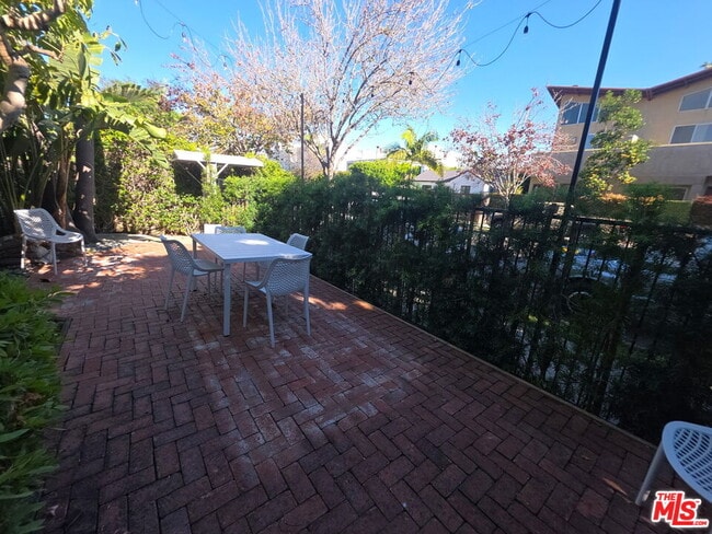 Building Photo - 525 Broadway St