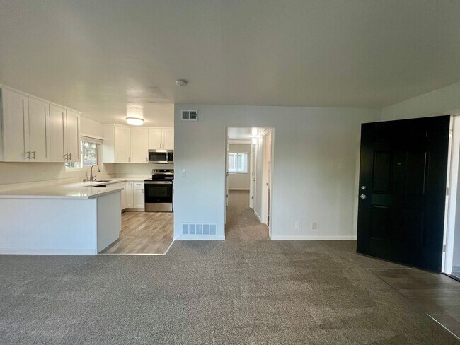 Building Photo - Modern Renovated 2-Bedroom in Santa Clara | Prime Location Near Apple, Nvidia & Major Highways