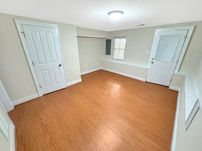 Building Photo - 5 Bedroom Home in VCU Area - Move in Speci...