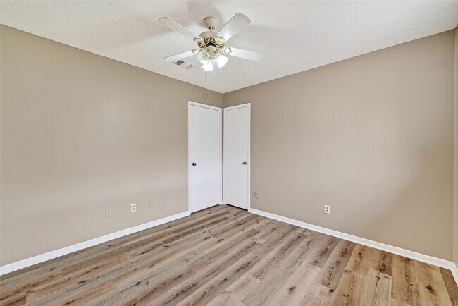 Building Photo - 13847 Cherry Hollow Ln