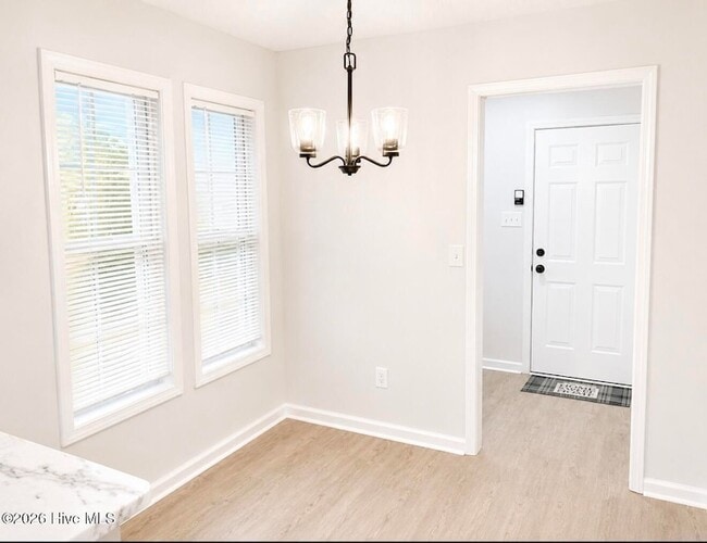 Building Photo - 607 Sunset Oaks Ln