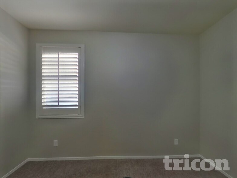 Building Photo - 7224 W Jones Ave