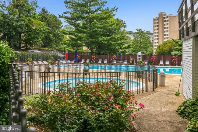 Building Photo - 5340 Holmes Run Pkwy