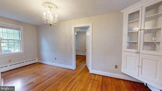 Building Photo - 15 E Custis Ave